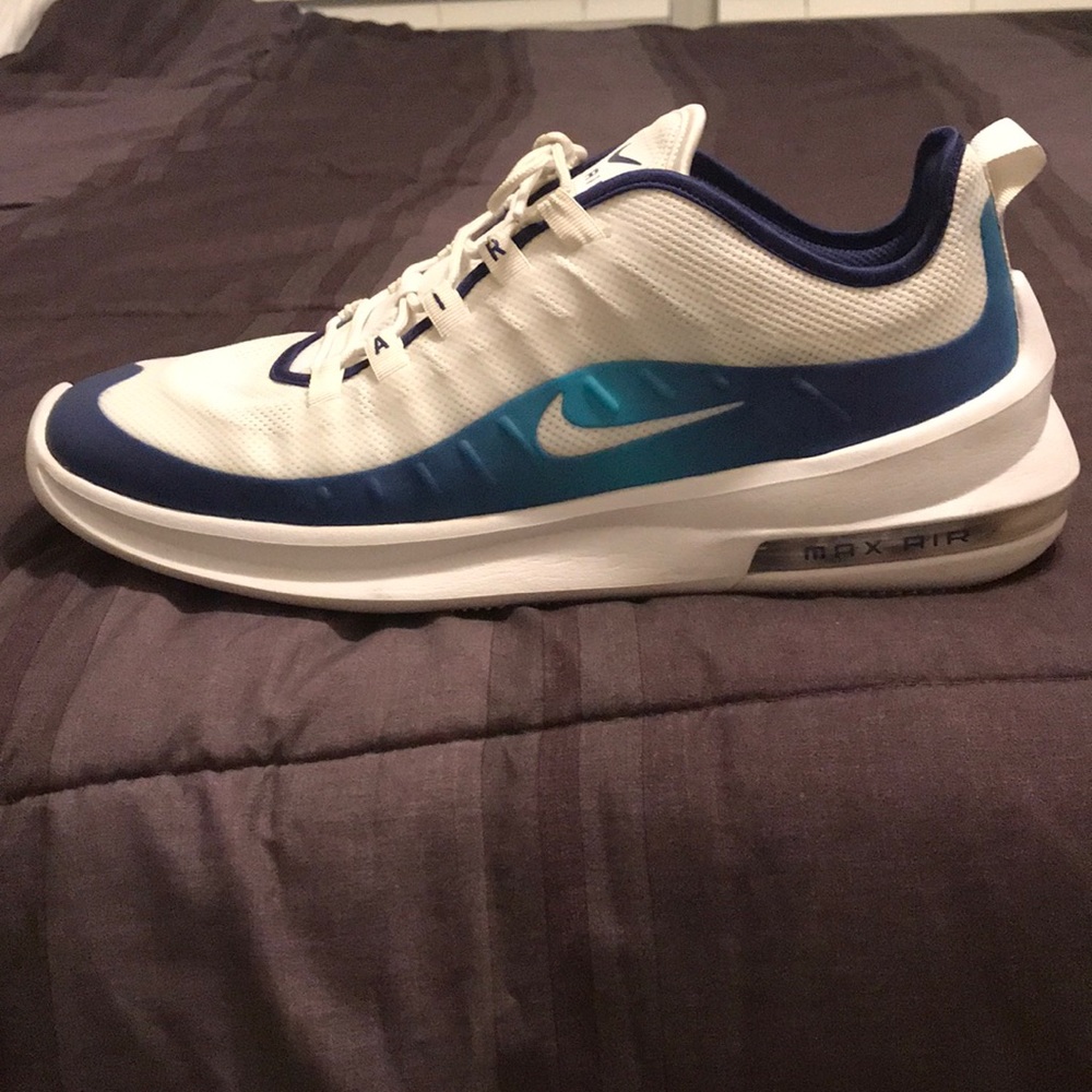 Nike Air Max Axis Premium- White/Blue